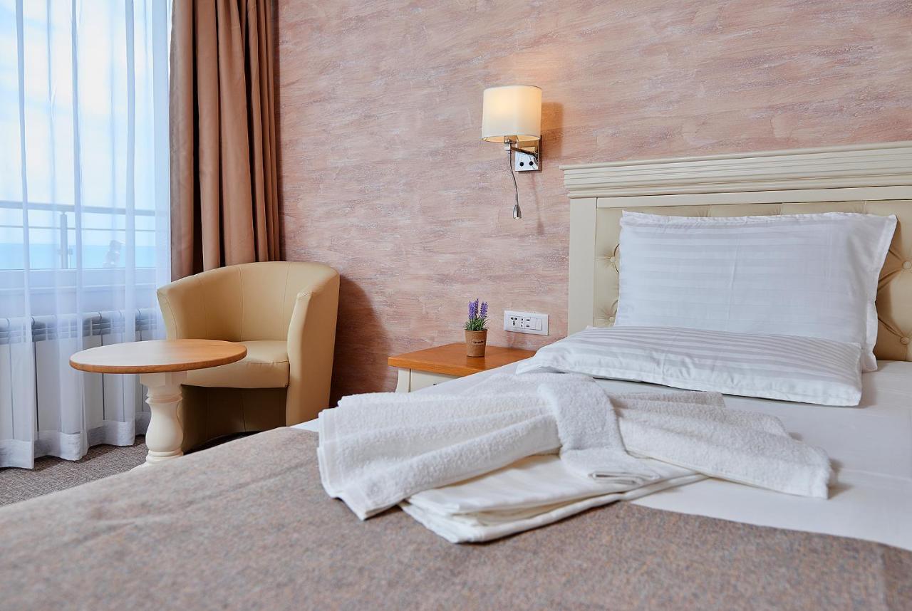 Neptun Hotel Pomorie Buitenkant foto