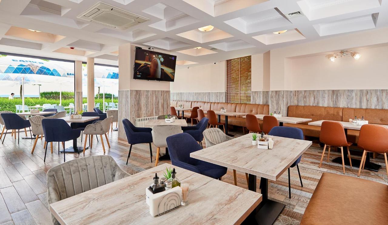 Neptun Hotel Pomorie Buitenkant foto